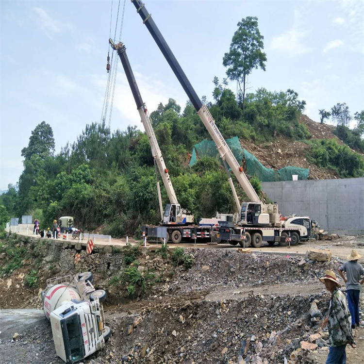 彭山汽车掉沟里叫吊车救援要多少钱