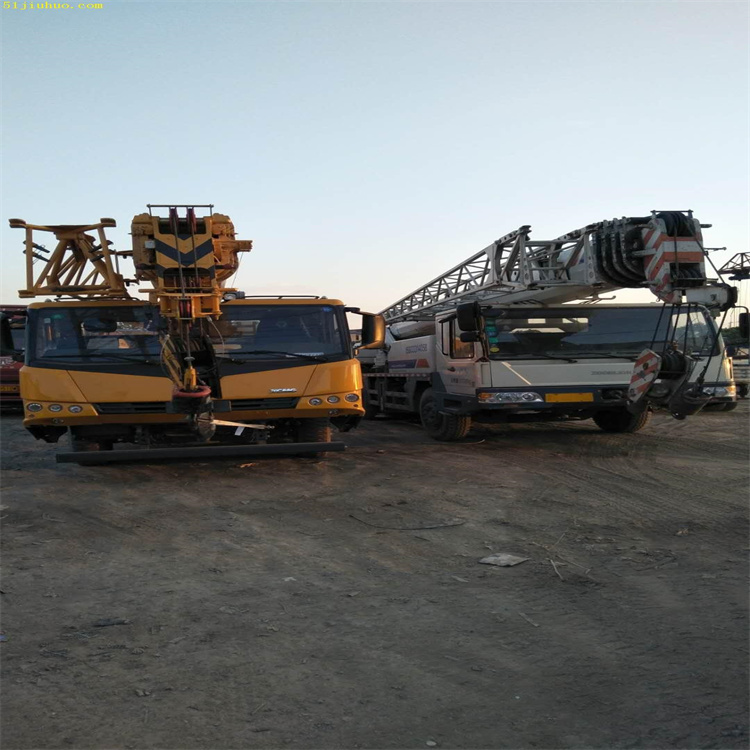 彭山吊车吊挖机正确办法